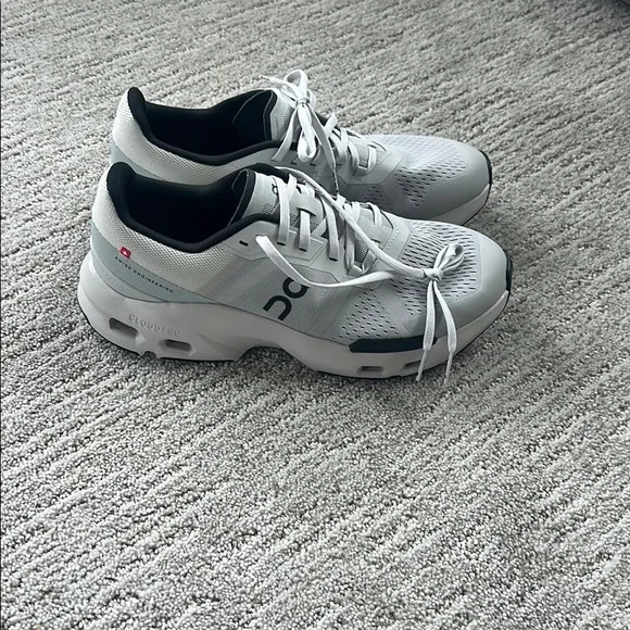 On Running | Shoes | Mens New Never Worn Oc Oncloud Cloud  display picture 2